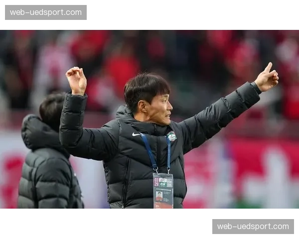 河南队韩国籍教练组引入全新定位球战术,近期训练重点演练